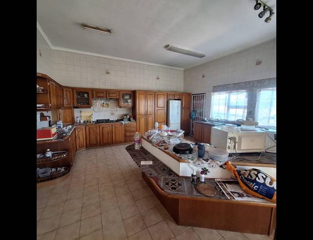 6 BEDROOM HOUSE FOR SALE IN RESERVOIR HILLS